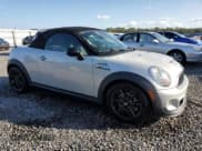 ✅ 2013 MINI Roadster S • VIN: WMWSY3C55DT593964 • Lot: 76834464. Wystawiony na Copart z przebiegiem 61 536 mil. Bezpłatny archiwum sprzedaży aukcyjnych z USA i szczegółowy raport historii pojazdu na DreamBid. Zdjęcie 4.