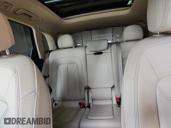 ✅ 2022 Audi Q5 S line Premium • VIN: WA1GAAFYXN2121476 • Лот: 90451635. Опубликован ранее на Copart с пробегом 53 558 миль. Бесплатный доступ к архиву аукционных продаж из США и подробный отчёт об истории автомобиля на DreamBid. Изображение 10.