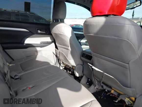 ✅ 2014 Toyota Highlander XLE • VIN: 5TDJKRFH3ES067714 • Lot: 43691151. Wystawiony na IAAI z przebiegiem 224 667 mil. Bezpłatny archiwum sprzedaży aukcyjnych z USA i szczegółowy raport historii pojazdu na DreamBid. Zdjęcie 8.