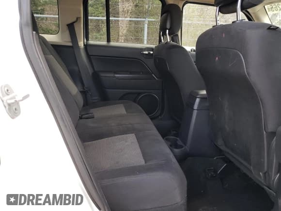 ✅ 2014 Jeep Patriot Latitude • VIN: 1C4NJPFB1ED889282 • Lot: 52318265. Listed on Copart with 122,271 mi. Free auction sales archive from the USA and detailed vehicle history report at DreamBid. Image 11.