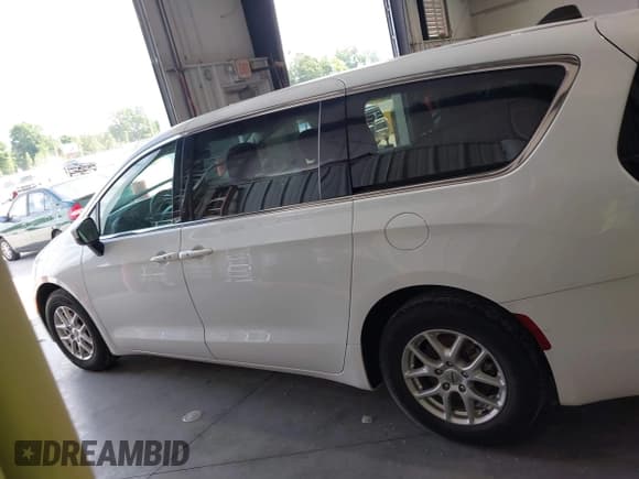 ✅ 2023 Chrysler Voyager LX • VIN: 2C4RC1CG6PR525139 • Lot: 42592831. Wystawiony na IAAI z przebiegiem 60 771 mil. Bezpłatny archiwum sprzedaży aukcyjnych z USA i szczegółowy raport historii pojazdu na DreamBid. Zdjęcie 14.