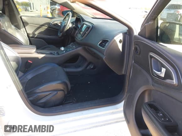 ✅ 2015 Chrysler 200 S • VIN: 1C3CCCDG7FN523321 • Лот: 43570489. Опубликован ранее на IAAI с пробегом 108 471 миль. Бесплатный доступ к архиву аукционных продаж из США и подробный отчёт об истории автомобиля на DreamBid. Изображение 5.