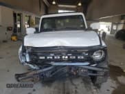 ✅ 2021 Ford Bronco • VIN: 1FMEE5DP1MLA93932 • Lot: 57344905. Wystawiony na Copart z przebiegiem 42 318 mil. Bezpłatny archiwum sprzedaży aukcyjnych z USA i szczegółowy raport historii pojazdu na DreamBid. Zdjęcie 5.