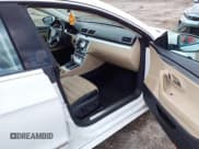 ✅ 2014 Volkswagen CC Sport • VIN: WVWBP7AN6EE530331 • Lot: 43600632. Wystawiony na IAAI z przebiegiem 106 708 mil. Bezpłatny archiwum sprzedaży aukcyjnych z USA i szczegółowy raport historii pojazdu na DreamBid. Zdjęcie 5.