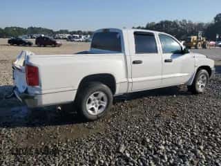 2005 Dodge Dakota SLT с VIN 1D7HE48K75S337896, выставлен на аукционе Copart как лот 77905654 с пробегом 112 180 миль миль и Списание • Salvage title. История ставок и продаж доступна на DreamBid. Изображение 3.