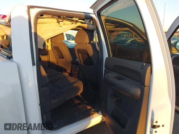 ✅ 2007 Chevrolet Silverado 1500 1LT • VIN: 2GCEK13M671582091 • Lot: 43597798. Listed on IAAI with 133,224 mi. Free auction sales archive from the USA and detailed vehicle history report at DreamBid. Image 8.