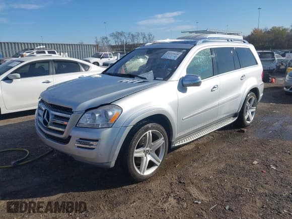 ✅ 2010 Mercedes-Benz GL 550 • VIN: 4JGBF8GE4AA573417 • Lot: 43727020. Wystawiony na IAAI z przebiegiem 184 232 mil. Bezpłatny archiwum sprzedaży aukcyjnych z USA i szczegółowy raport historii pojazdu na DreamBid. Zdjęcie 2.