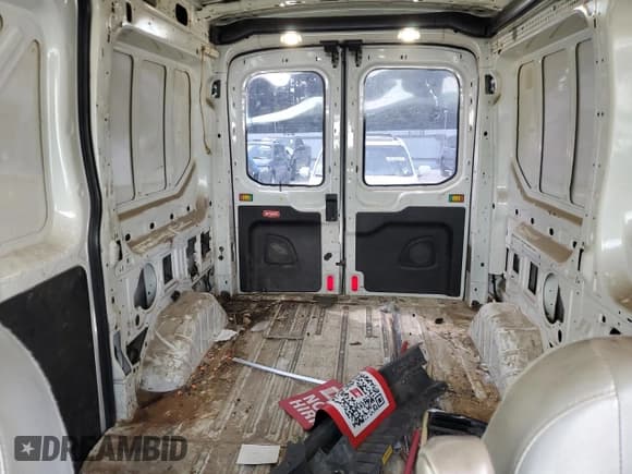 ✅ 2018 Ford Transit • VIN: 1FTYE1CM3JKA71790 • Lot: 84524545. Wystawiony na Copart z przebiegiem 231 045 mil. Bezpłatny archiwum sprzedaży aukcyjnych z USA i szczegółowy raport historii pojazdu na DreamBid. Zdjęcie 10.