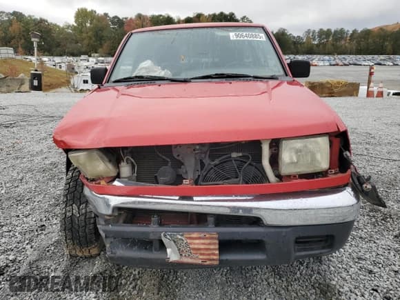 ✅ 2000 Nissan Frontier XE • VIN: 1N6ED26Y1YC308322 • Lot: 90640885. Wystawiony na Copart z przebiegiem 252 849 mil. Bezpłatny archiwum sprzedaży aukcyjnych z USA i szczegółowy raport historii pojazdu na DreamBid. Zdjęcie 5.