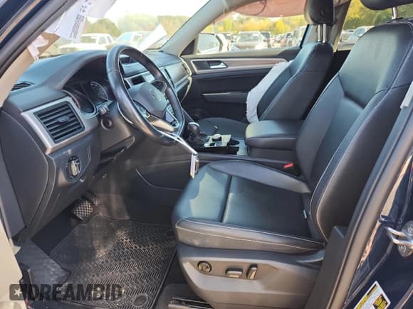 ✅ 2021 Volkswagen Atlas SE • VIN: 1V2HP2CA8MC500599 • Lot: 84586785. Wystawiony na Copart z przebiegiem Nie podano. Bezpłatny archiwum sprzedaży aukcyjnych z USA i szczegółowy raport historii pojazdu na DreamBid. Zdjęcie 7.