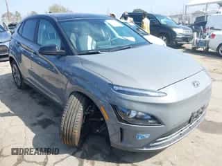 ✅ 2022 Hyundai Kona SEL • VIN: KM8K23AG4NU141181 • Lot: 43400713. Wystawiony na IAAI z przebiegiem 35 129 mil mil. Skorzystaj z bezpłatnego archiwum sprzedaży aukcyjnych z USA i zobacz szczegółowy raport historii pojazdu na DreamBid. Zdjęcie 1.