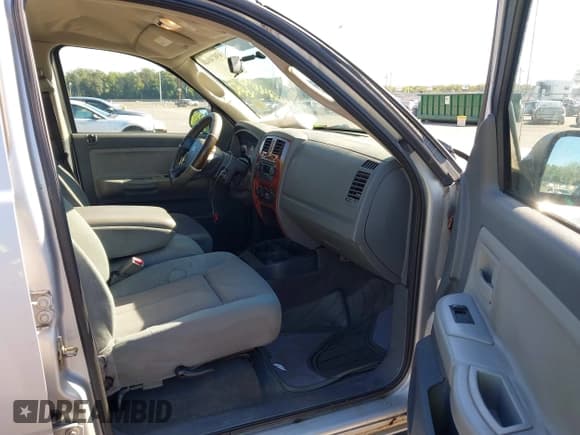 ✅ 2005 Dodge Dakota SLT • VIN: 1D7HW48N05S177433 • Lot: 43024048. Listed on IAAI with 141,066 mi. Free auction sales archive from the USA and detailed vehicle history report at DreamBid. Image 5.