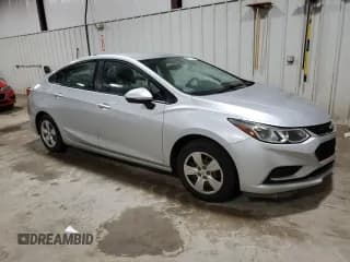 ✅ 2017 Chevrolet Cruze LS • VIN: 1G1BC5SMXH7122910 • Lot: 61137643. Listed on Copart with 58,626 mi. Free auction sales archive from the USA and detailed vehicle history report at DreamBid. Image 4.