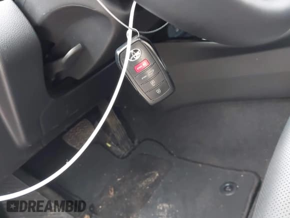 ✅ 2024 Toyota Prius LE • VIN: JTDACAAU0R3020473 • Lot: 42170556. Wystawiony na IAAI z przebiegiem 26 190 mil. Bezpłatny archiwum sprzedaży aukcyjnych z USA i szczegółowy raport historii pojazdu na DreamBid. Zdjęcie 11.