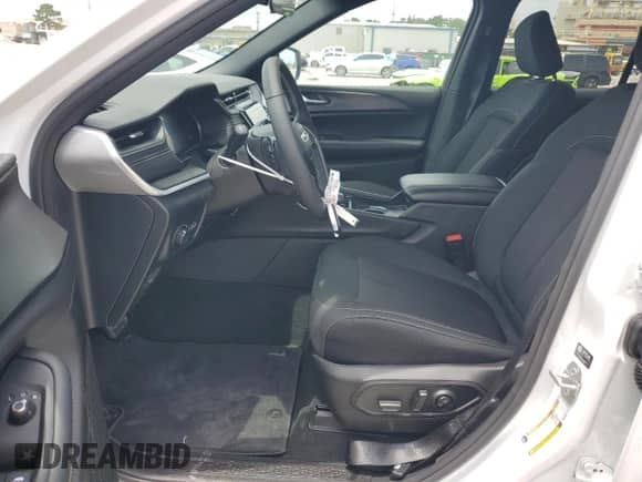 2025 Jeep Grand Cherokee Altitude X with VIN 1C4RJGAGXSC281508, listed as a Copart auction lot 64841415 with 2,231 mi miles and Salvage title. Bid and sale history available at DreamBid. Image 7.