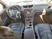 ✅ 2014 Chevrolet Traverse LT • VIN: 1GNKRHKD0EJ238484 • Lot: 81068835. Wystawiony na Copart z przebiegiem 126 249 mil. Bezpłatny archiwum sprzedaży aukcyjnych z USA i szczegółowy raport historii pojazdu na DreamBid. Zdjęcie 8.