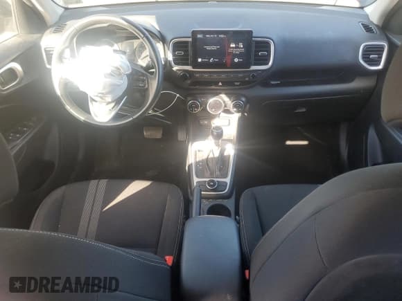 ✅ 2022 Hyundai Venue SEL • VIN: KMHRC8A38NU190003 • Lot: 82418025. Listed on Copart with 35,299 mi. Free auction sales archive from the USA and detailed vehicle history report at DreamBid. Image 8.