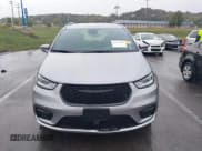 ✅ 2021 Chrysler Pacifica Touring • VIN: 2C4RC3FG0MR567261 • Lot: 43511079. Listed on IAAI with 18,350 mi. Free auction sales archive from the USA and detailed vehicle history report at DreamBid. Image 12.