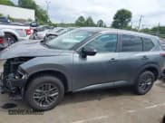 ✅ 2023 Nissan Rogue S • VIN: 5N1BT3AA3PC867650 • Lot: 42974529. Wystawiony na IAAI z przebiegiem 35 609 mil. Bezpłatny archiwum sprzedaży aukcyjnych z USA i szczegółowy raport historii pojazdu na DreamBid. Zdjęcie 15.