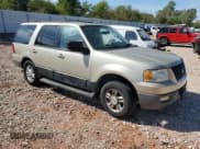 ✅ 2004 Ford Expedition Special Service • VIN: 1FMRU15W94LA01470 • Lot: 84609355. Wystawiony na Copart z przebiegiem 190 178 mil. Bezpłatny archiwum sprzedaży aukcyjnych z USA i szczegółowy raport historii pojazdu na DreamBid. Zdjęcie 4.