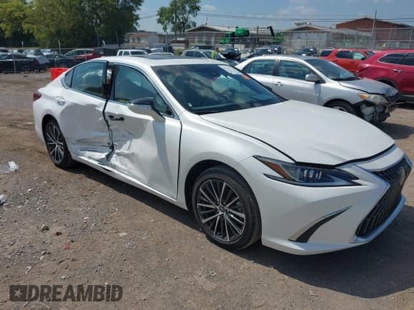 ✅ 2025 Lexus ES 350 • VIN: 58ADZ1B1XSU202721 • Lot: 43223176. Listed on IAAI with 1,031 mi. Free auction sales archive from the USA and detailed vehicle history report at DreamBid. Image 6.