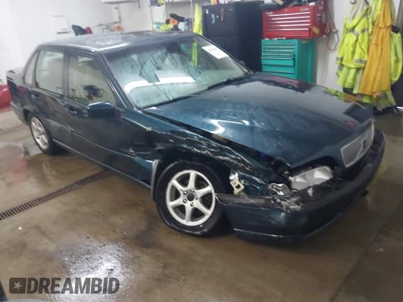 ✅ 1998 Volvo S70 • VIN: YV1LS5676W2520364 • Lot: 41586079. Listed on IAAI with 108,351 mi. Free auction sales archive from the USA and detailed vehicle history report at DreamBid. Image 1.