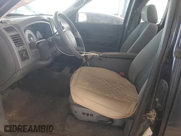 2006 Dodge Dakota SLT z VIN 1D7HE42NX6S666404, wystawiony jako Copart lot #44178125 z przebiegiem 125 891 mil mil oraz Czysty tytuł • Clean title. Historia ofert i sprzedaży dostępna na DreamBid. Obrazek 7.