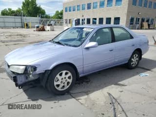 ✅ 1997 Toyota Camry LE • VIN: JT2BF22K7V0028444 • Lot: 57609885. Wystawiony na Copart z przebiegiem 296 229 mil. Bezpłatny archiwum sprzedaży aukcyjnych z USA i szczegółowy raport historii pojazdu na DreamBid. Zdjęcie 1.