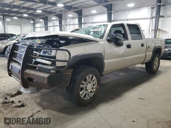 ✅ 2005 Chevrolet Silverado 2500HD LS • VIN: 1GCHK23255F962952 • Lot: 85852465. Wystawiony na Copart z przebiegiem 247 872 mil. Bezpłatny archiwum sprzedaży aukcyjnych z USA i szczegółowy raport historii pojazdu na DreamBid. Zdjęcie 1.