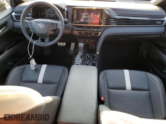 ✅ 2025 Toyota Camry SE • VIN: 4T1DAACK6SU599320 • Lot: 93300025. Wystawiony na Copart z przebiegiem 23 781 mil. Bezpłatny archiwum sprzedaży aukcyjnych z USA i szczegółowy raport historii pojazdu na DreamBid. Zdjęcie 8.