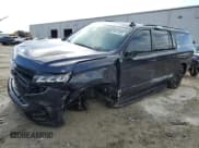 ✅ 2023 Chevrolet Suburban RST • VIN: 1GNSKEKD0PR238007 • Lot: 85751055. Wystawiony na Copart z przebiegiem 20 477 mil. Bezpłatny archiwum sprzedaży aukcyjnych z USA i szczegółowy raport historii pojazdu na DreamBid. Zdjęcie 1.