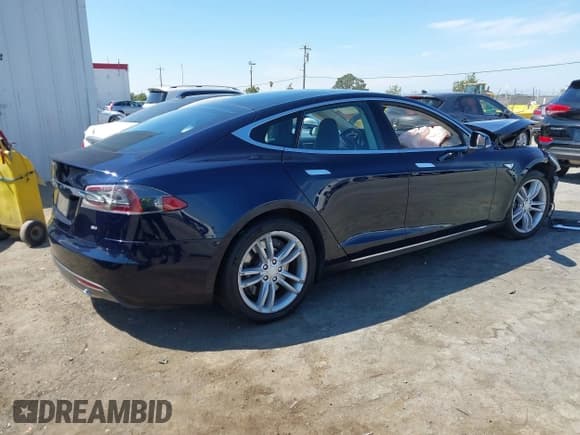 ✅ 2015 Tesla Model S 85 • VIN: 5YJSA1H16FFP71484 • Lot: 43155929. Listed on IAAI with 157,973 mi. Free auction sales archive from the USA and detailed vehicle history report at DreamBid. Image 4.