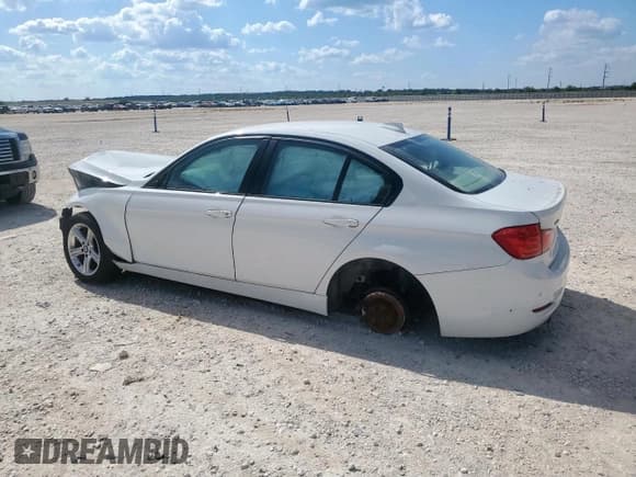 ✅ 2015 BMW 3 Series 328i xDrive • VIN: WBA3B5G53FNS17394 • Lot: 80571795. Wystawiony na Copart z przebiegiem Nie podano. Bezpłatny archiwum sprzedaży aukcyjnych z USA i szczegółowy raport historii pojazdu na DreamBid. Zdjęcie 2.