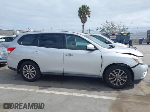 ✅ 2015 Nissan Pathfinder S • VIN: 5N1AR2MN2FC643352 • Lot: 42065631. Listed on IAAI with 82,725 mi. Free auction sales archive from the USA and detailed vehicle history report at DreamBid. Image 12.