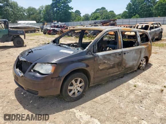 ✅ 2010 Chrysler Town & Country LX • VIN: 2A4RR2D17AR329999 • Lot: 65410325. Wystawiony na Copart z przebiegiem Nie podano. Bezpłatny archiwum sprzedaży aukcyjnych z USA i szczegółowy raport historii pojazdu na DreamBid. Zdjęcie 1.