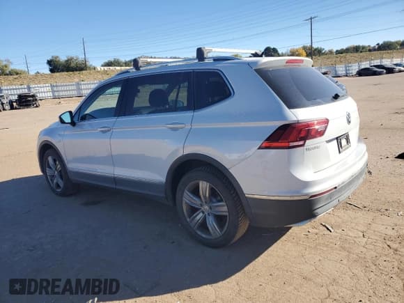 ✅ 2018 Volkswagen Tiguan SEL Premium • VIN: 3VV4B7AX1JM002422 • Лот: 82665755. Опубликован ранее на Copart с пробегом 74 183 миль. Бесплатный доступ к архиву аукционных продаж из США и подробный отчёт об истории автомобиля на DreamBid. Изображение 2.