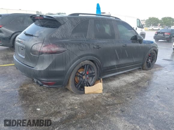 ✅ 2014 Porsche Cayenne GTS • VIN: WP1AD2A28ELA74131 • Lot: 42829362. Wystawiony na IAAI z przebiegiem Nie podano. Bezpłatny archiwum sprzedaży aukcyjnych z USA i szczegółowy raport historii pojazdu na DreamBid. Zdjęcie 4.