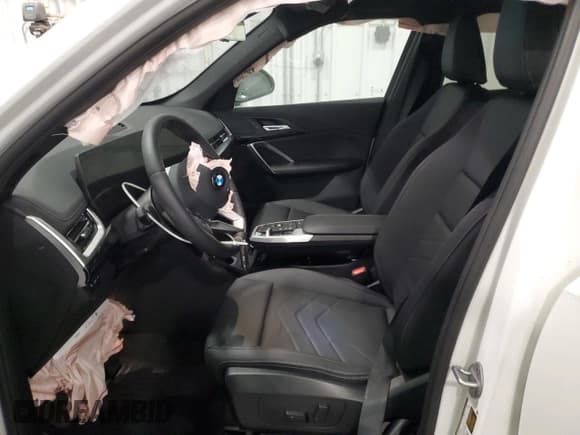 ✅ 2026 BMW X1 xDrive28i • VIN: WBX73EF06T5407566 • Lot: 92824065. Wystawiony na Copart z przebiegiem 2 052 mil. Bezpłatny archiwum sprzedaży aukcyjnych z USA i szczegółowy raport historii pojazdu na DreamBid. Zdjęcie 7.