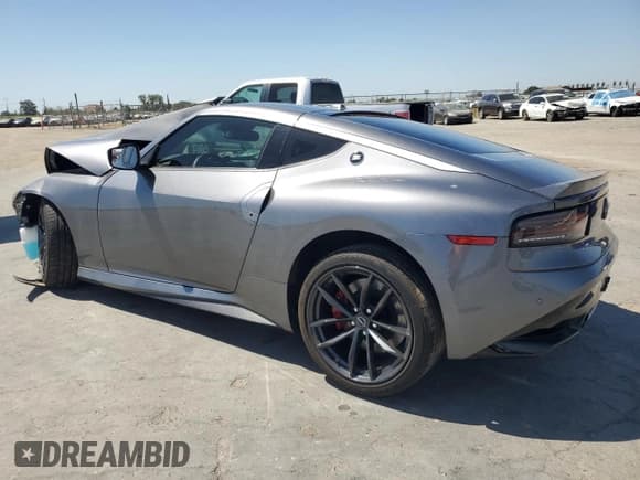 ✅ 2024 Nissan Z Performance • VIN: JN1BZ4BH5RM365226 • Lot: 63669595. Wystawiony na Copart z przebiegiem 8 049 mil. Bezpłatny archiwum sprzedaży aukcyjnych z USA i szczegółowy raport historii pojazdu na DreamBid. Zdjęcie 2.