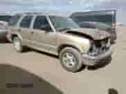 1999 Chevrolet Blazer LS z VIN 1GNDT13W5X2233425, wystawiony jako Copart lot #76566314 z przebiegiem 220 592 mil mil oraz Szkoda całkowita • Salvage title. Historia ofert i sprzedaży dostępna na DreamBid. Obrazek 4.