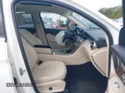 ✅ 2020 Mercedes-Benz GLC 300 • VIN: WDC0G8EB8LF721571 • Lot: 43251101. Wystawiony na IAAI z przebiegiem 45 240 mil. Bezpłatny archiwum sprzedaży aukcyjnych z USA i szczegółowy raport historii pojazdu na DreamBid. Zdjęcie 5.