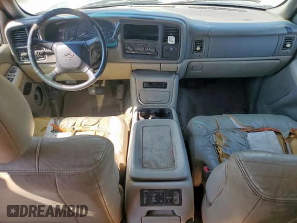 ✅ 2000 Chevrolet Suburban LS • VIN: 3GNEC16T7YG130716 • Lot: 80518535. Listed on Copart with Not provided. Free auction sales archive from the USA and detailed vehicle history report at DreamBid. Image 8.