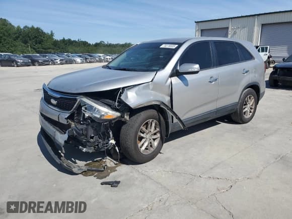 ✅ 2014 Kia Sorento LX • VIN: 5XYKT3A6XEG496463 • Лот: 70270335. Опубликован ранее на Copart с пробегом 154 861 миль. Бесплатный доступ к архиву аукционных продаж из США и подробный отчёт об истории автомобиля на DreamBid. Изображение 1.