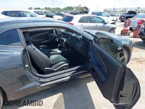 2014 Chevrolet Camaro LT with VIN 2G1FC1E39E9131573, listed as a IAAI auction lot 43128847 with 62,617 mi miles and . Bid and sale history available at DreamBid. Image 5.