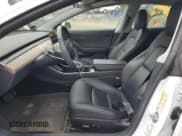 ✅ 2019 Tesla Model 3 Mid Range • VIN: 5YJ3E1EA5KF476383 • Lot: 90574095. Wystawiony na Copart z przebiegiem 29 975 mil. Bezpłatny archiwum sprzedaży aukcyjnych z USA i szczegółowy raport historii pojazdu na DreamBid. Zdjęcie 7.