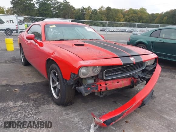 ✅ 2010 Dodge Challenger SE • VIN: 2B3CJ4DV4AH160341 • Lot: 43567795. Wystawiony na IAAI z przebiegiem 220 344 mil. Bezpłatny archiwum sprzedaży aukcyjnych z USA i szczegółowy raport historii pojazdu na DreamBid. Zdjęcie 1.