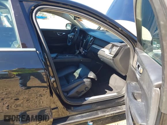 ✅ 2019 Volvo S60 Inscription • VIN: 7JRA22TL9KG004060 • Lot: 43532540. Listed on IAAI with 70,172 mi. Free auction sales archive from the USA and detailed vehicle history report at DreamBid. Image 5.