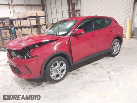 2024 Dodge Hornet R/T z VIN ZACPDFCW9R3A34989, wystawiony jako IAAI lot #42072626 z przebiegiem 17 707 mil mil oraz . Historia ofert i sprzedaży dostępna na DreamBid. Obrazek 2.