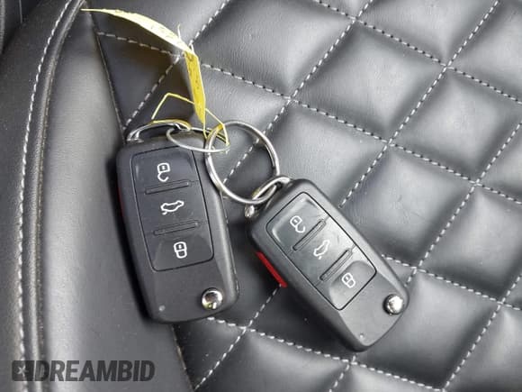 ✅ 2019 Volkswagen Beetle S • VIN: 3VW5DAAT1KM505762 • Lot: 42636158. Wystawiony na IAAI z przebiegiem 29 900 mil. Bezpłatny archiwum sprzedaży aukcyjnych z USA i szczegółowy raport historii pojazdu na DreamBid. Zdjęcie 11.