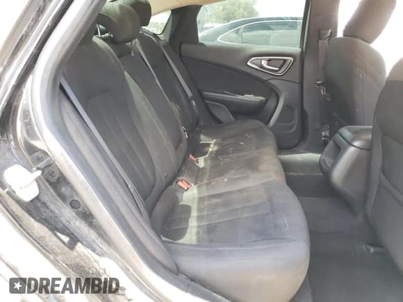 ✅ 2017 Chrysler 200 Touring • VIN: 1C3CCCFB6HN508880 • Lot: 69813945. Wystawiony na Copart z przebiegiem 184 922 mil. Bezpłatny archiwum sprzedaży aukcyjnych z USA i szczegółowy raport historii pojazdu na DreamBid. Zdjęcie 10.